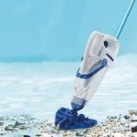 Aspirateur de piscine